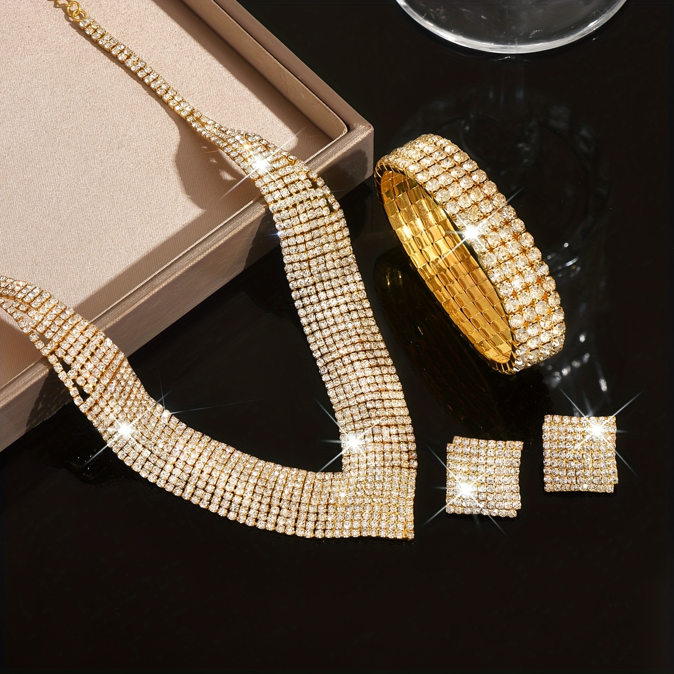 Atmospheric Elegant Women's Jewelry Set with Necklace and Earrings